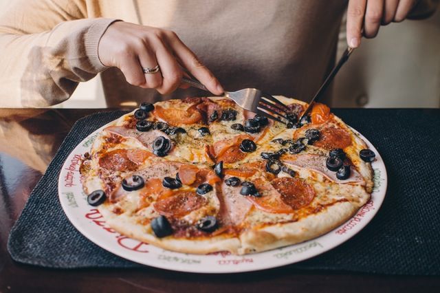 A cena con dieta: come dimagrire mangiando fuori