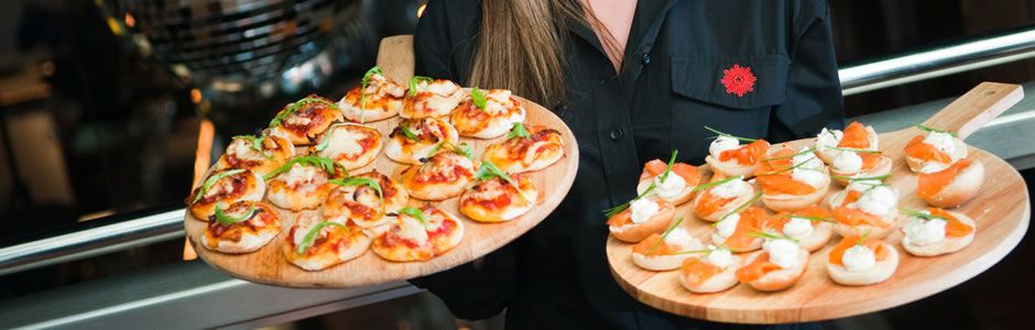 Cibi calorici e dannosi da evitare al buffet