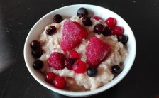 colazione dietetica e sana con il porridge al saraceno