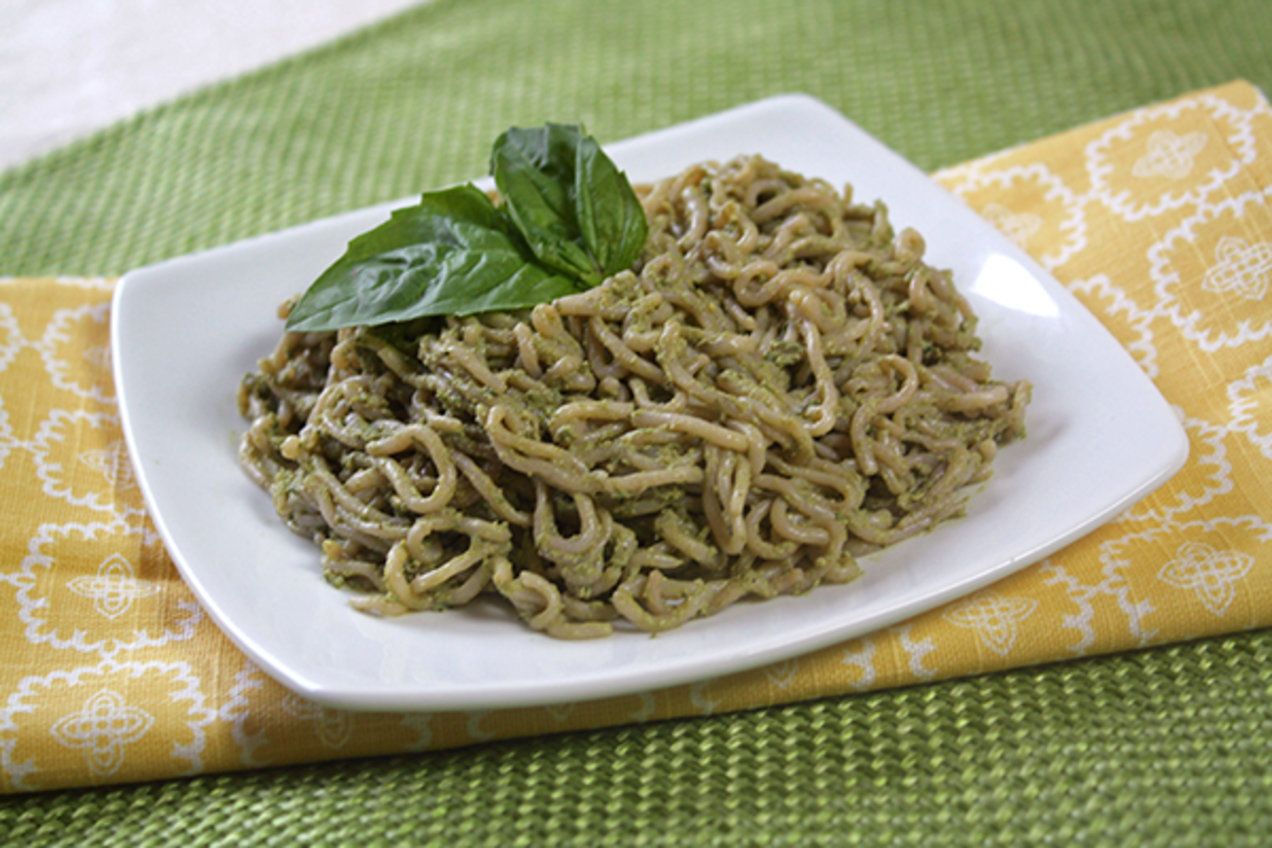 Spaghetti al pesto light, solo 170 calorie a porzione!