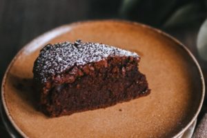 Torta al cioccolato fondente light senza glutine né uova