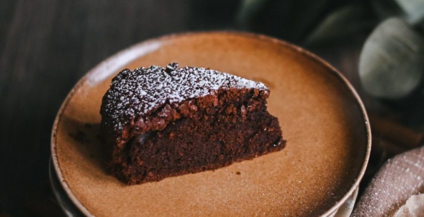 Torta al cioccolato fondente light senza glutine né uova