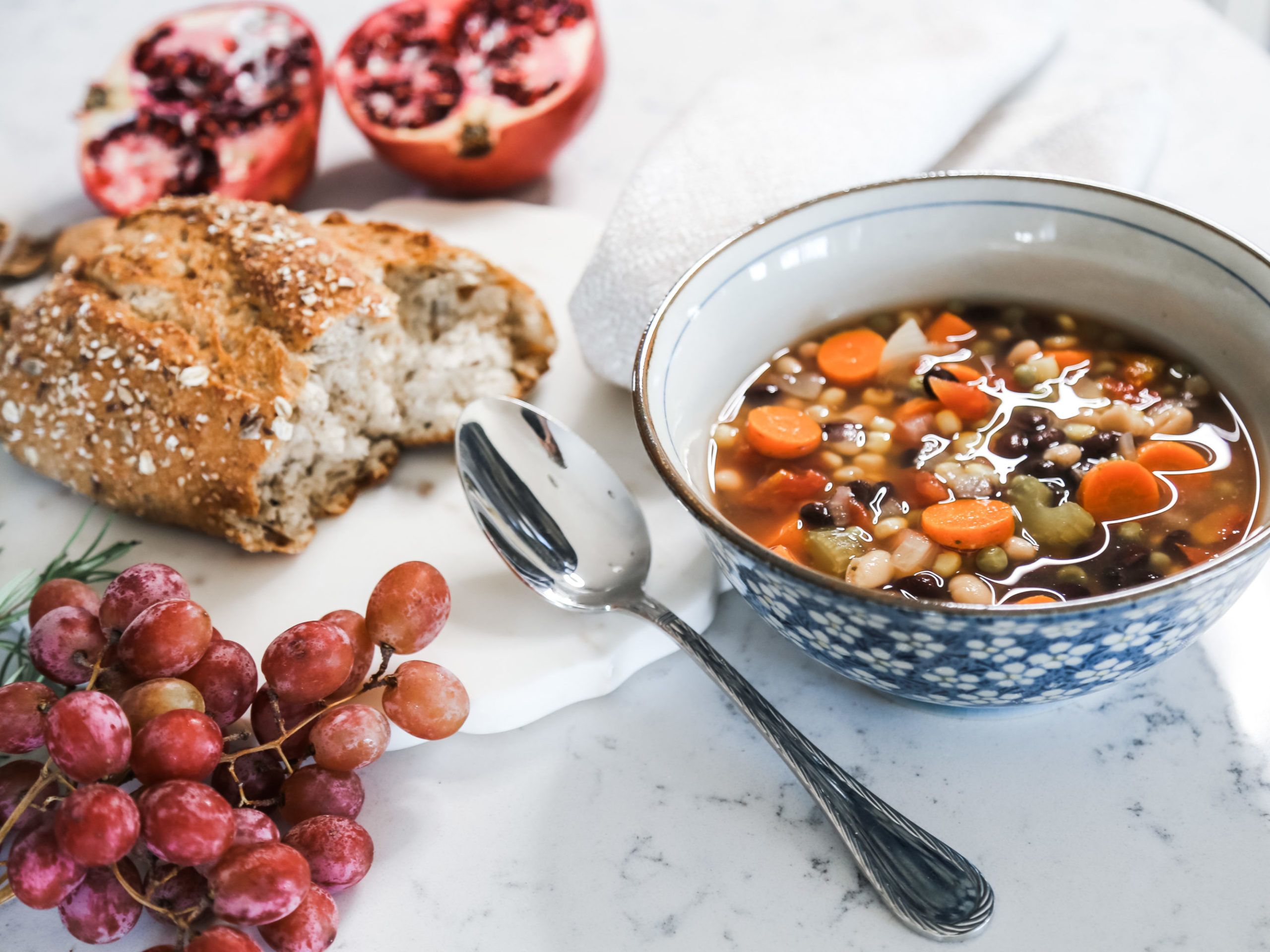 Minestrone estivo, ricetta light e gustosa