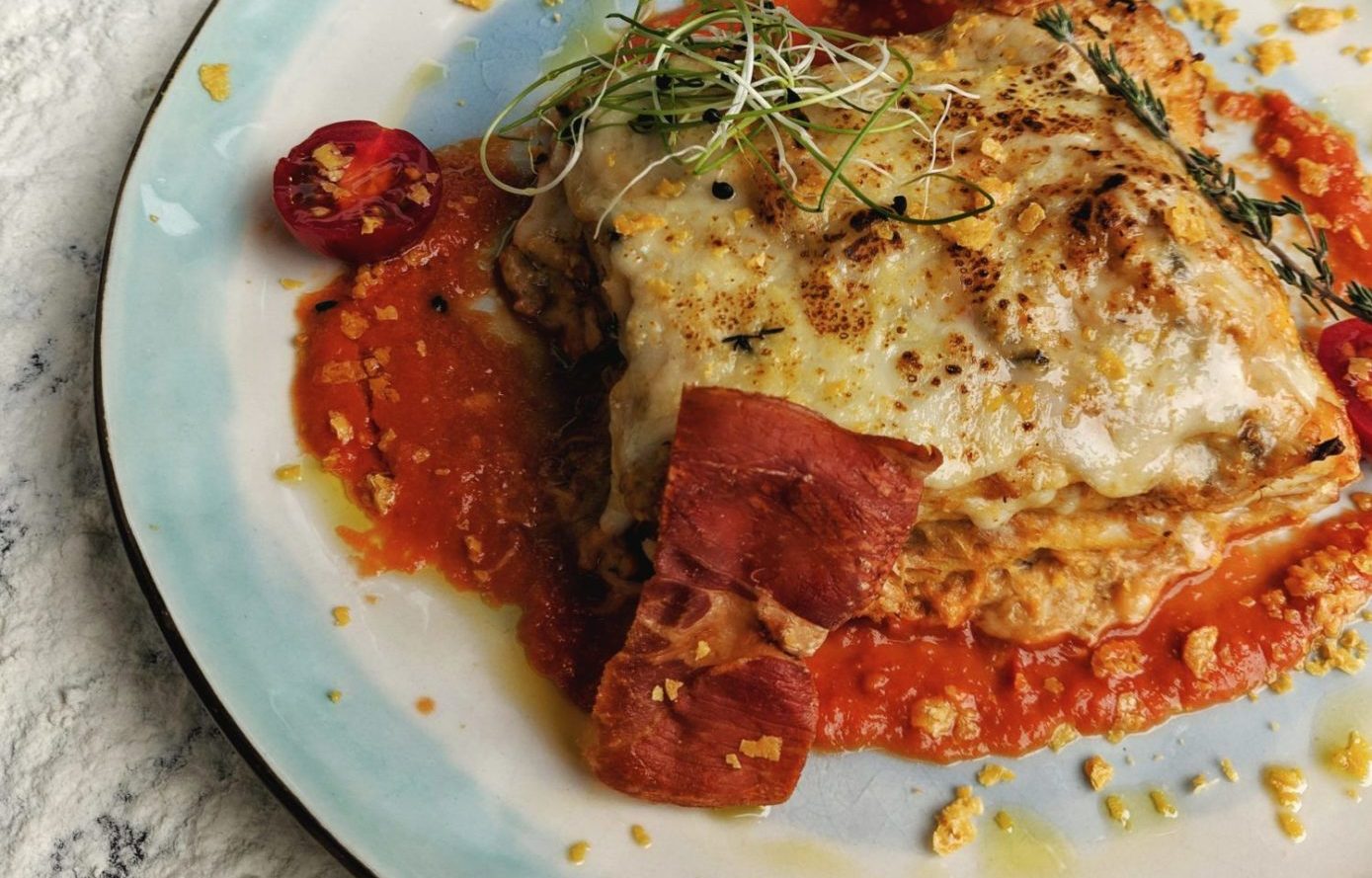 Torta di polenta salata con ragù: light ed economica