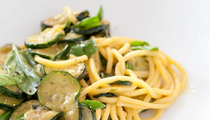 Carbonara di zucchine integrale: un primo leggero e sfizioso