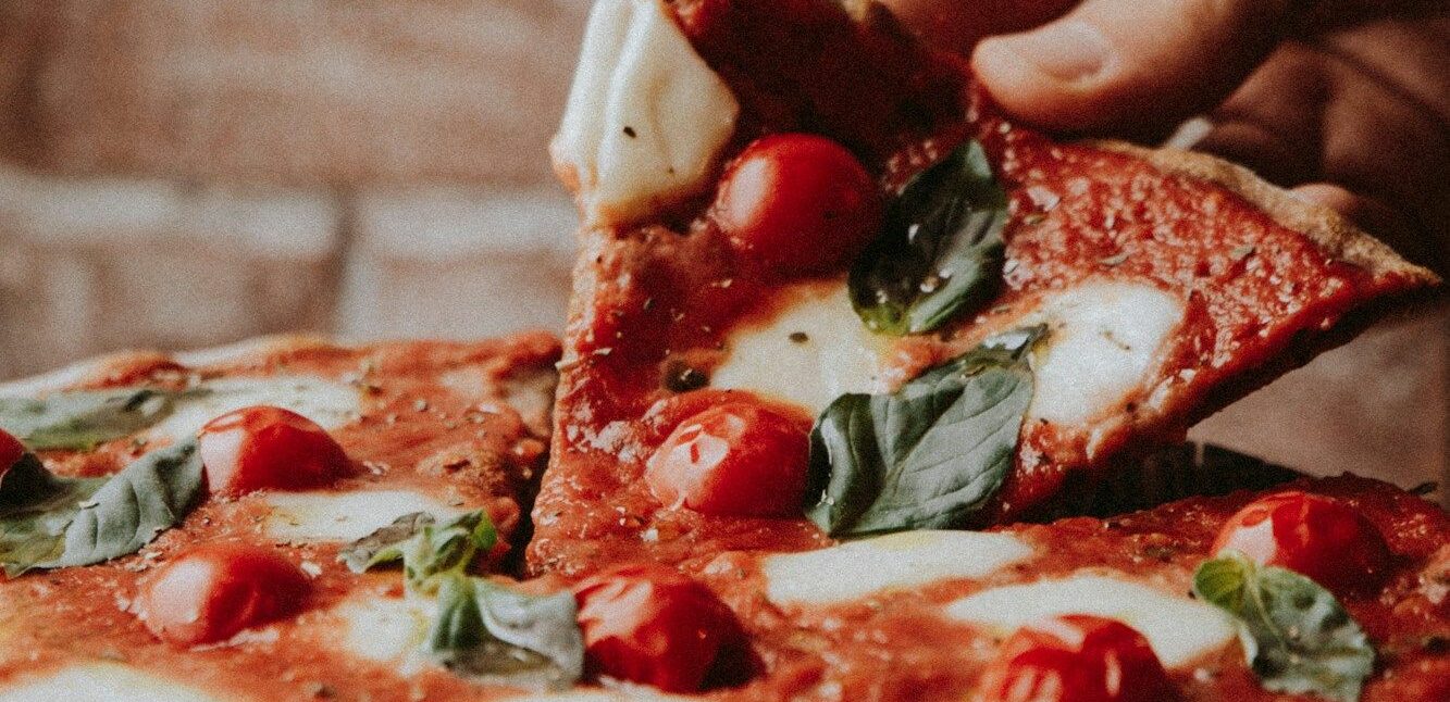 Pizza proteica vegana ai lupini: ricetta fit e sana