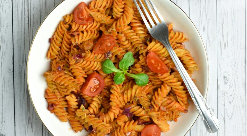 piatto di pasta con salsa di pomodoro