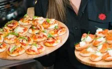 cibi calorici e dannosi da evitare al buffet