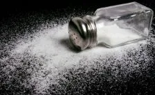 mal di testa tra le cause il cibo salato