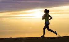 come bruciare i grassi con lo sport al mattino