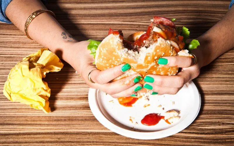 Mangiare di più fa bruciare di più