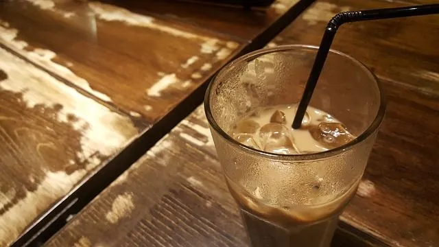 Occhio alle bevande: calorie di alcolici e cocktail