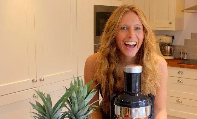 Dieta per psoriasi: il caso di Hanna e il suo libro “Radiant”