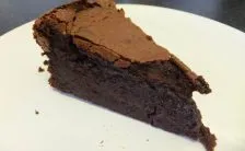la torta low fodmap per chi soffre di pancia gonfia
