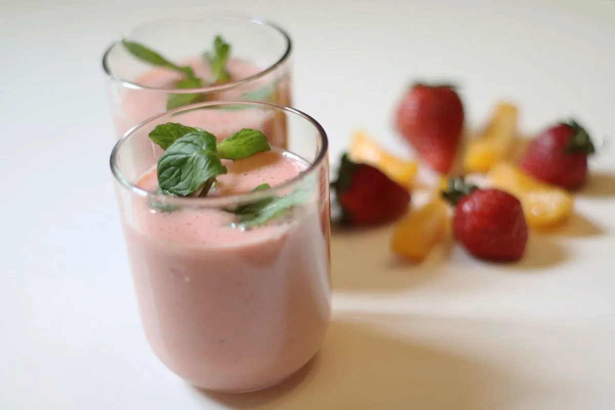 Mousse yogurt e pesche: solo 50 calorie a porzione