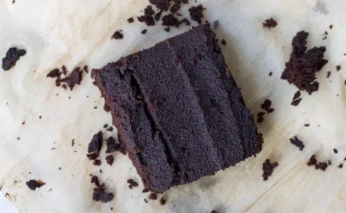 Torta proteica al cacao facile e light