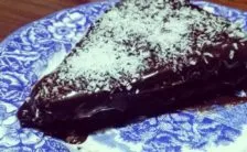 torta al cocco e cioccolato low carb con glassa al cacao