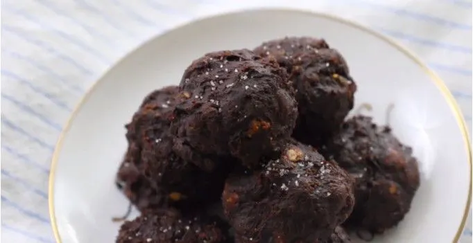 Biscotti senza uova e farina con 3 ingredienti