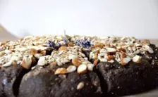 torta vegana al cacao senza zucchero e senza grassi