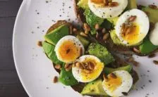 avocado toast il pranzo veloce dietetico e bilanciato