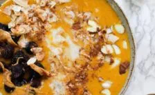 la vellutata light e detox con patate dolci e curcuma