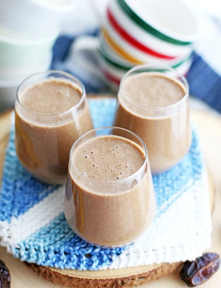 Frullati per colazione: lo smoothie cremoso caffè e datteri