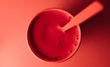 il frullato di frutta proteico e saziante