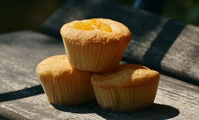 Muffin senza zucchero alle pesche: solo 80 calorie