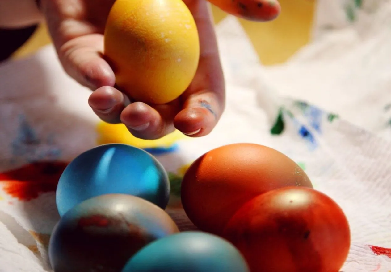 come colorare le uova