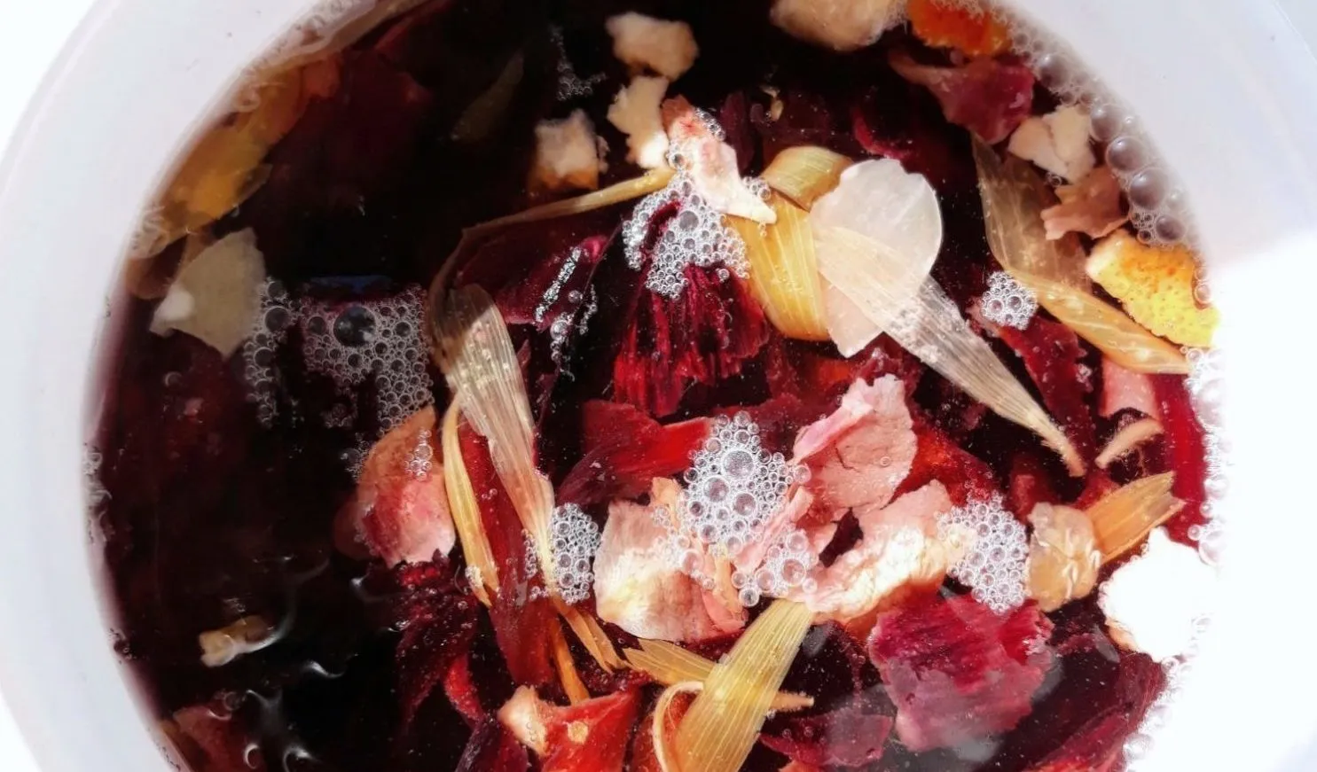 preparazione_karkade acqua estiva